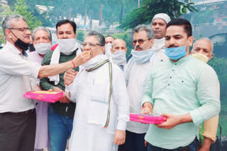 bjp distributed sweets in bilaspur