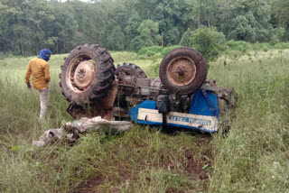 Tractor overturns uncontrolled in Dindori, woman dies