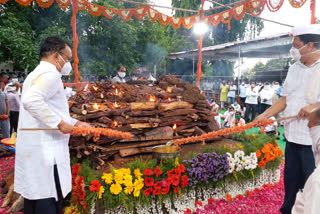 Funeral of former Chief Minister Shivajirao Patil Nilangekar in nilanga