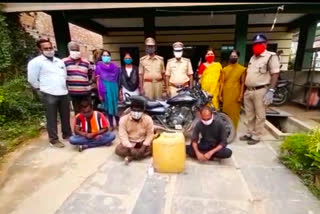 35 litres of cheap liquor caught by peleru police and two people arrested