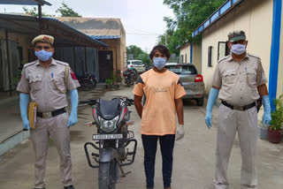 Dwarka police nabbed vehicle thief before committing the crime