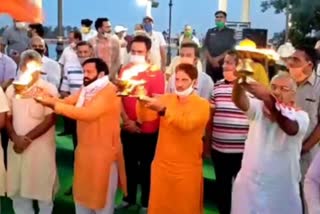 ram mandir bhumi pujan Maha aarati performed at Brahmasarovar