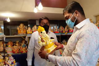 people of Nashik preferring to book online Ganesh idol due to corona