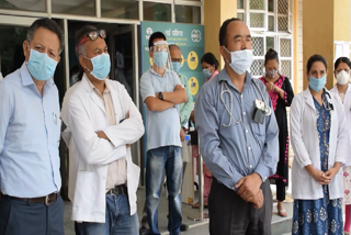 Doctors protest against Grade pay reduction in kullu