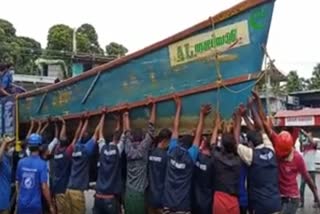 എടവണ്ണയിൽ ഫൈബർ വള്ളമെത്തി  പ്രളയ രക്ഷാ പ്രവർത്തനം  flood rescue operation  fiber boat reached Edavanna
