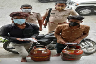 greater noida expressway police arrested two crooks