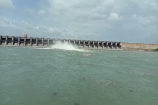 Narayanapura Dam filled from heavy rain...fear of flood in Raichur