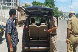 Delhi Police checking every vehicle on Kakrola picket