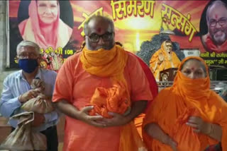 Swami Rajeshwaranand going Haridwar for bone immersion of corona dead