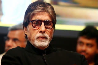 Big B wrongly gives credit to father for Prasoon Joshi's poem, seeks apology