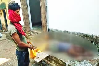 Dead body of young man found on road side in patna