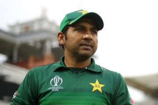 Shoaib Akhtar unhappy with former Pakistan captain Sarfaraz Ahmed carrying drinks
