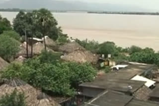 floods to godavari  river