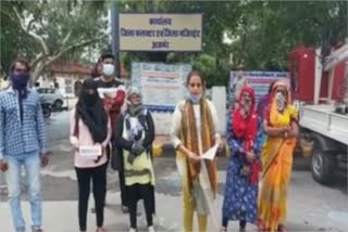 protest over collection of fees in private schools in ajmer rajasthan