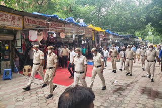 delhi police encroachment free drive at connaugh place for 15 august