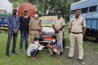 Police seized illegal liquor worth about 1 lakh rupees