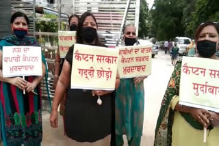 Poisonous liquor: BJP Mahila Morcha protests against government