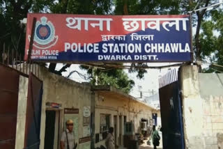 Chhawla police arrested a woman smuggler with illicit liquor