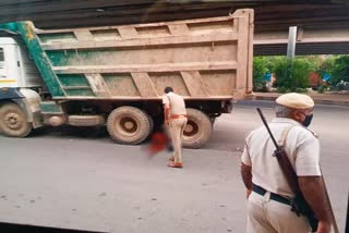 two died in road accident at iffco chowk in gurugram