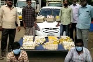 illegal transport of liquor from karnataka is seazed by seb officers at pulivendula in kadapa district