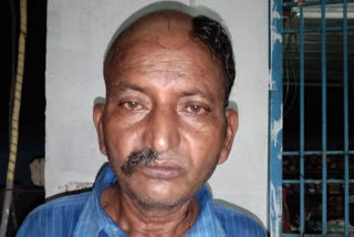 man-protest-with-half-mustache-and-half-tonsured-head-in-kadapa-district