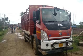 A truck full of animals crashed in godda