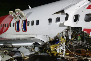 how did the air india plane crash at kozhikode airport