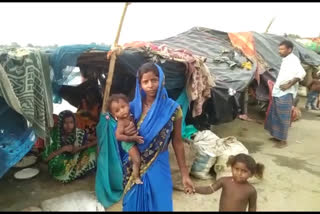 flood affected people living on the embankment