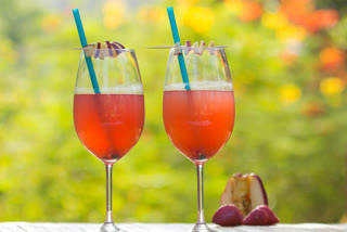 rejuvenate-your-body-with-raspberry-and-apple-quencher