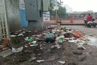 An empire of unbearable dirt in Vadodara