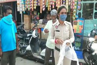 Punjab Police's new attempt is not stopping the challan and distributing masksPunjab Police's new attempt is not stopping the challan and distributing masks