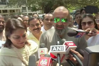 Actor Sanjay Dutt  admitted to Lilavati hospital in Mumbai