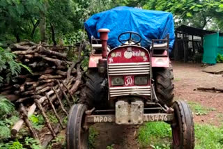 Tractor trolley full of wood seized 10 days ago, no action taken