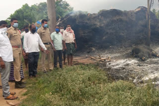 cattle died in fire accident at vudumuladinka in east godavari