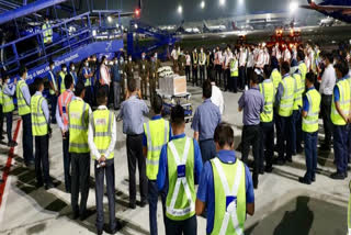 paid tribute to pilot who lost his life in Kozhikode plane crash at igi airport delhi