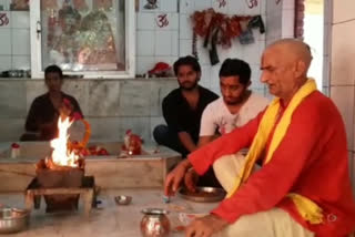 hawan done at shiv temple in dallupura for amit shah health in delhi