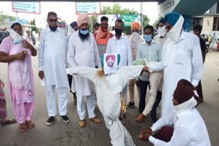 Lok Insaf Party workers cremated effigy of Ravneet Bittu