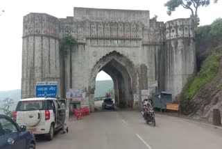 Tourists arrive at mahu Jam Gate even after lockdown