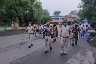 police petroling in vikaspuri over ths security due to Independence Day