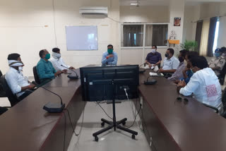 District administration took a meeting of officers