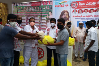 distribution-of-essential-items-to-artists-in-rajampet