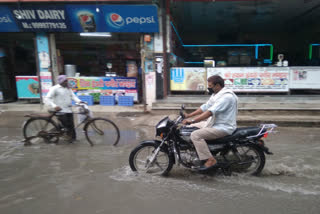 dirty Water enters homes due to rain in Sangam Vihar