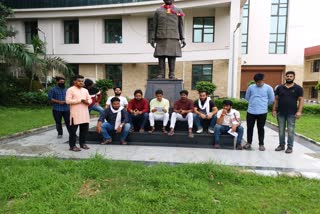 abvp-protest-against-fee-waiver-in-garhwal-central-university