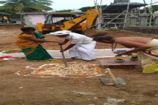 Raghuveera couple laid stone to Nilakantha Pushkarini