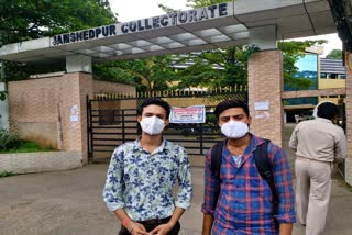 Para medical students demanded to dc to held the exam in jamshedpur