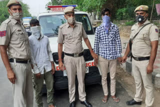 Delhi Police arrested two drug smugglers