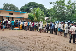 queue of farmers at mahabubabad district