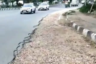 People facing problem on Mehrauli-Badarpur road due to carved