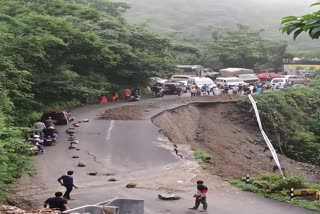 mussoorie-dehradun-road-closed-by-landslide