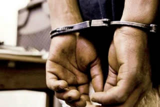 8 arrested including 3 constable in a robbery case in south delhi